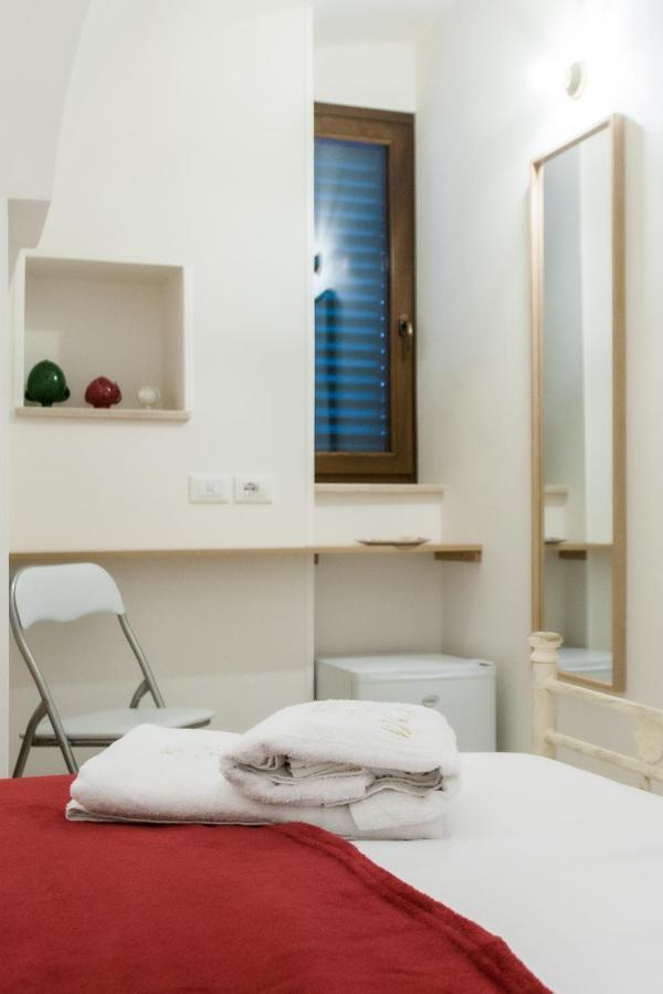 Suite Dante - Typical Apulian Rooms Cisternino Exterior foto